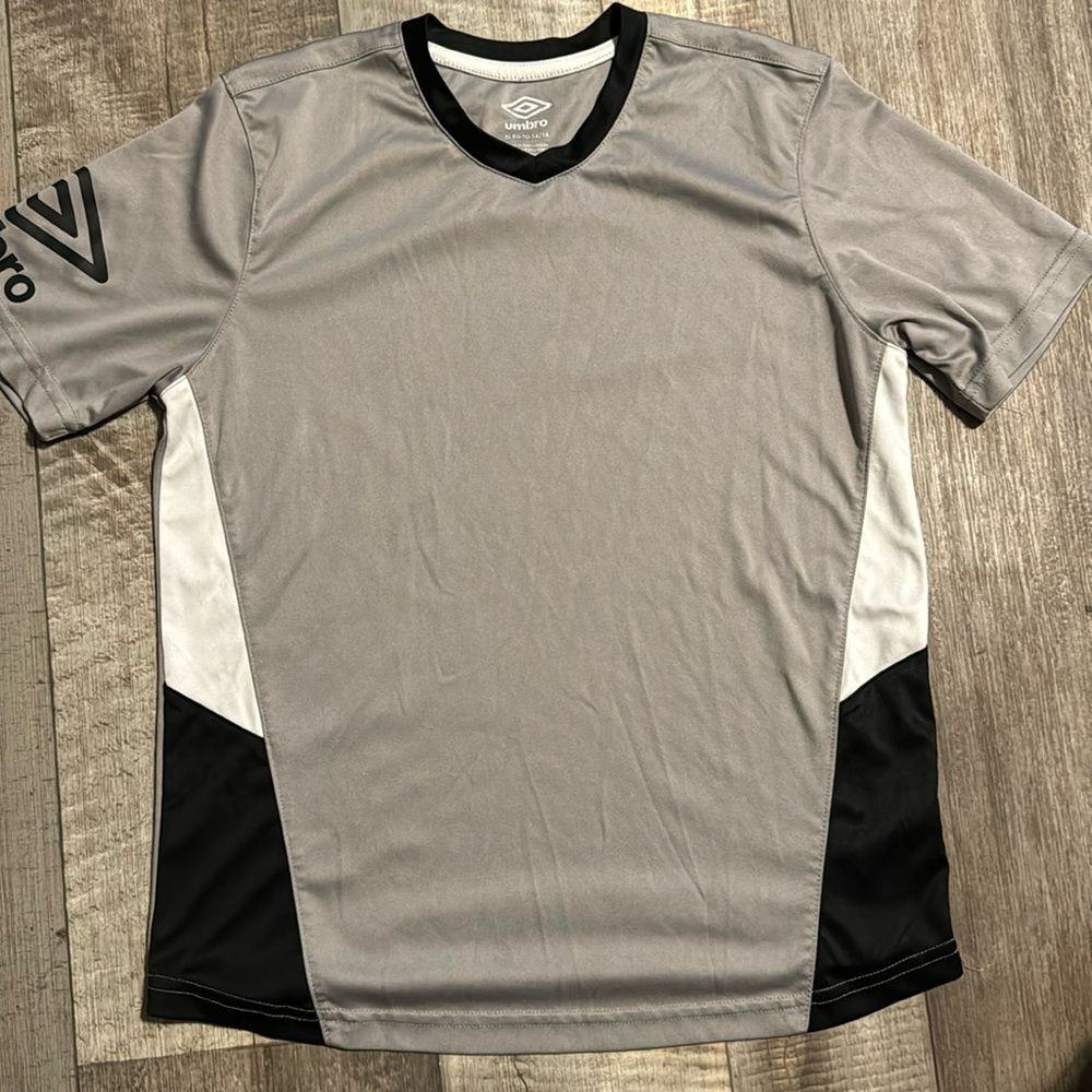 UMBRO short‎ sleeve shirt- size youth XL-14/16